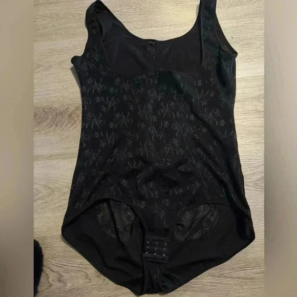 Women’s black stretchy lace bodysuit with hook & eye & zipper closure at back - Picture 8 of 11